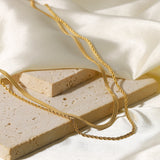 HAILEY Lagdelt Guld Halskæde